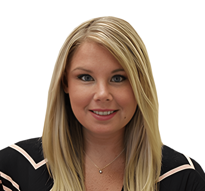 Headshot Lyndsie Warren